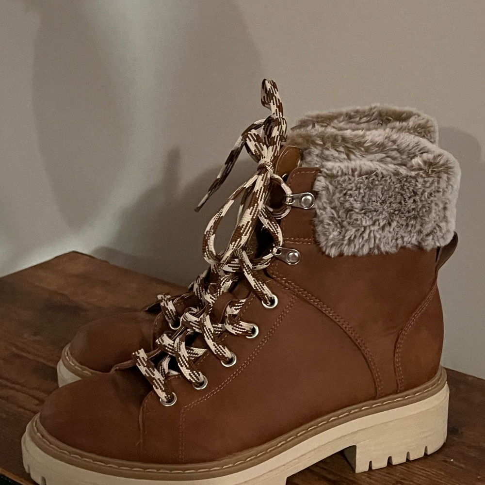 Time & Tru Women’s Hiker Boots – Size 6.5 (Round Toe, Faux Fur Lining)